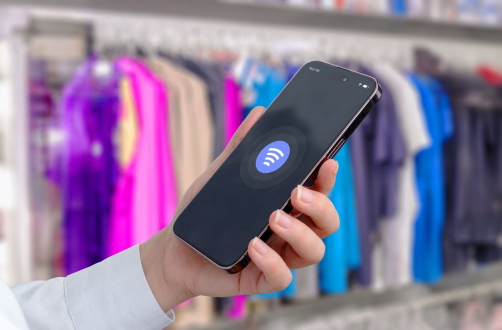 Smartphone NFC_esperienza di acquisto personalizzata_NFC moda