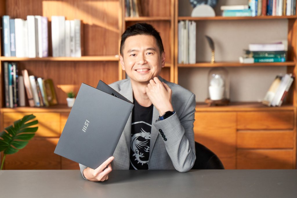 Derek Chen, Vicepresident of Global Business and Marketing di MSI laptop